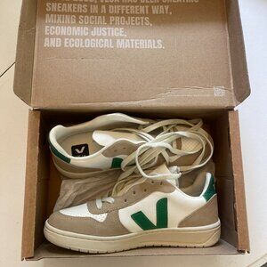Veja - Woman's 7.0 BRAND NEW!